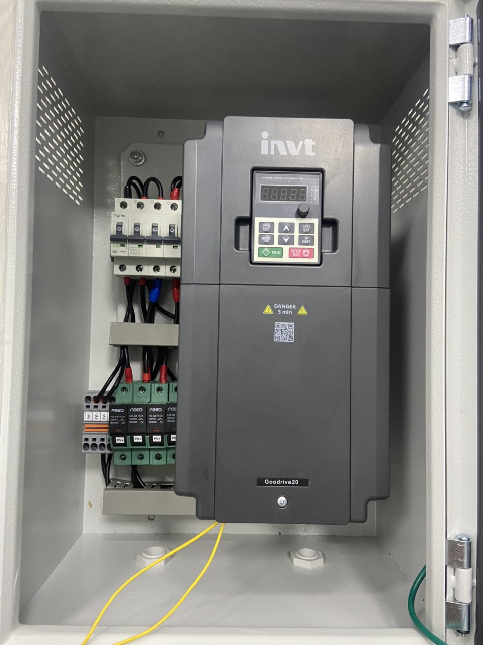 Biến tần bơm nước INVT GD100-2R2G-4-PV 3P-380V - Image 2