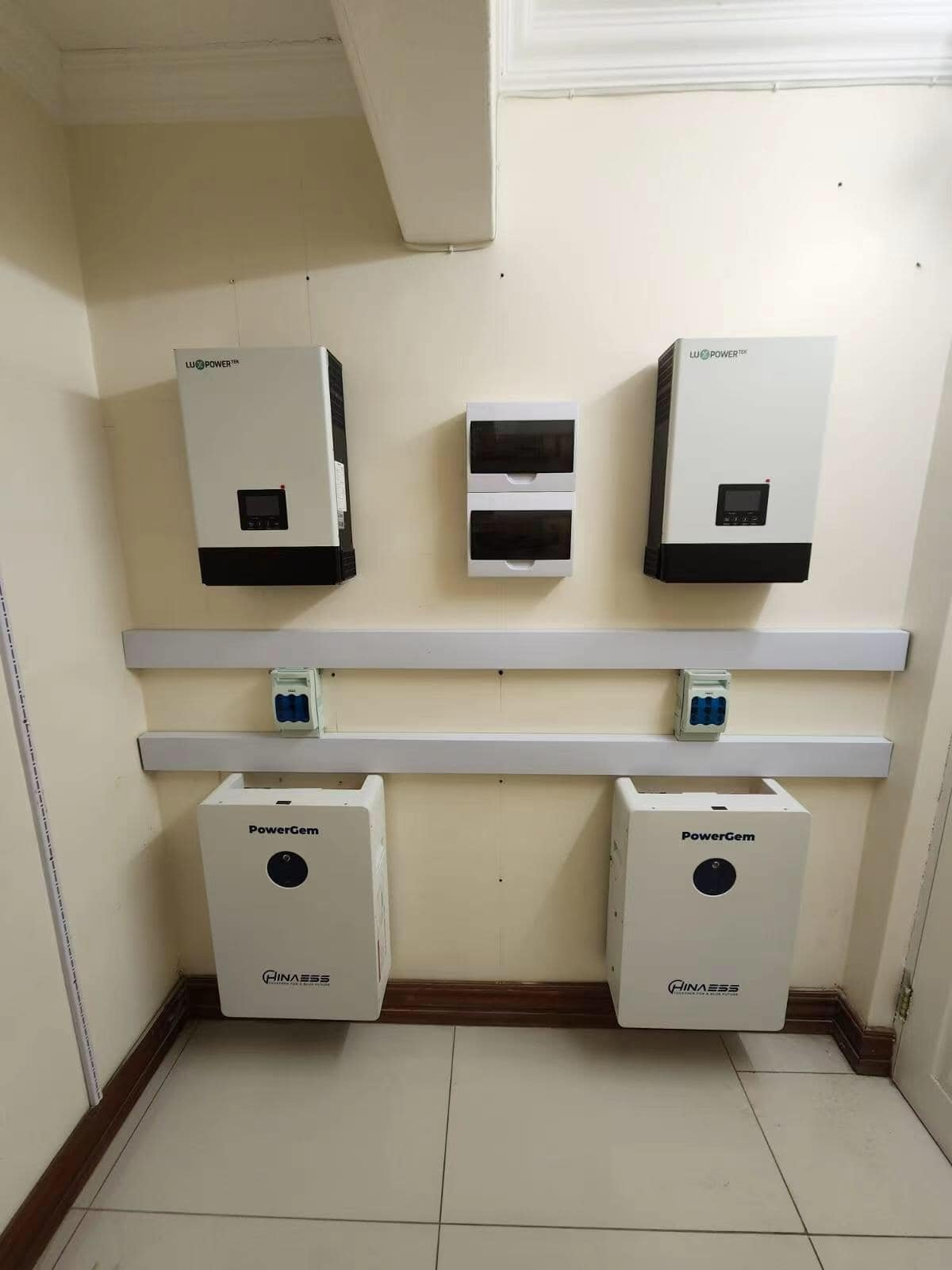 BIẾN TẦN HYBRID LUXPOWER SMA 5KW - Image 3